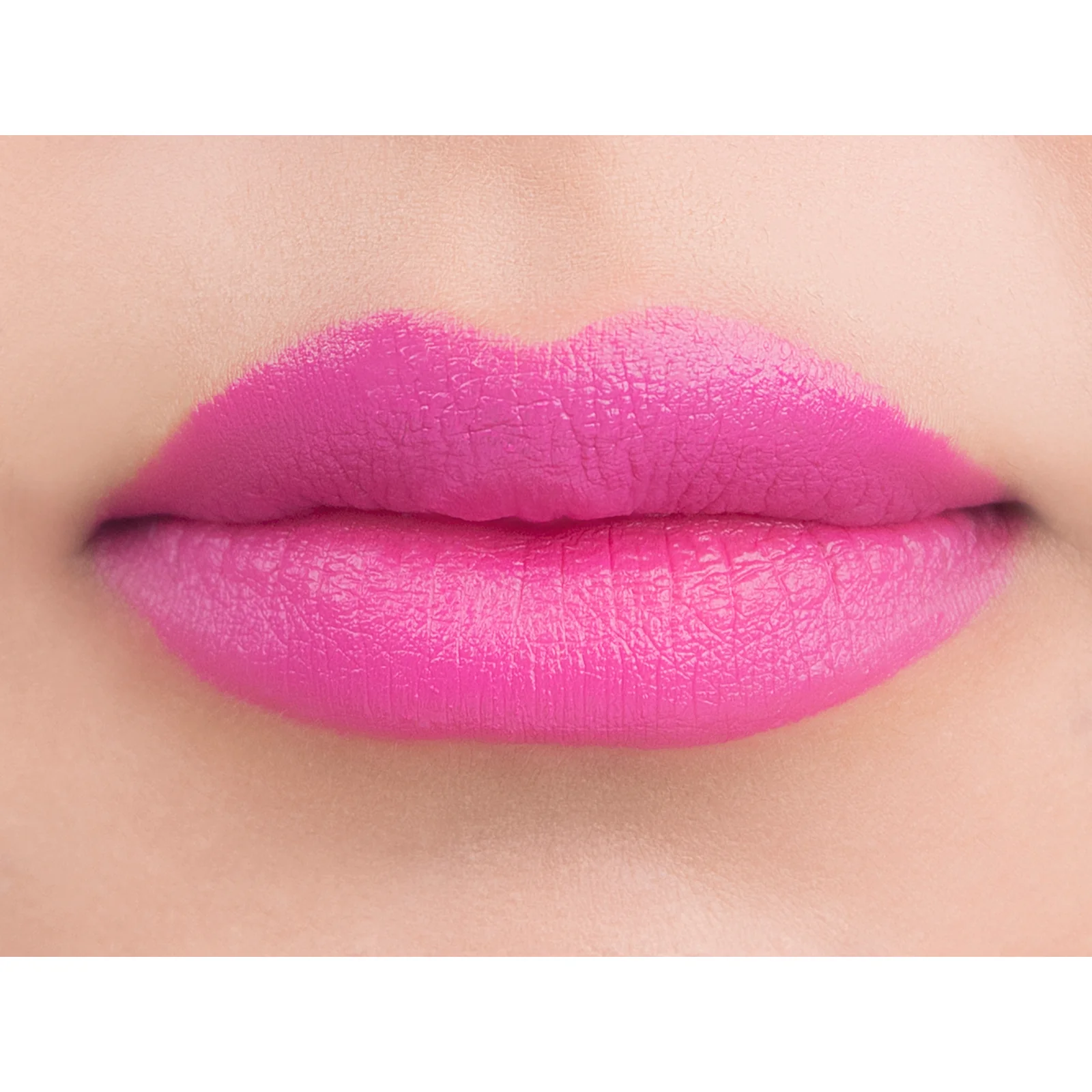 Defiant Creamy Lipstick (010, Haute Pink)
