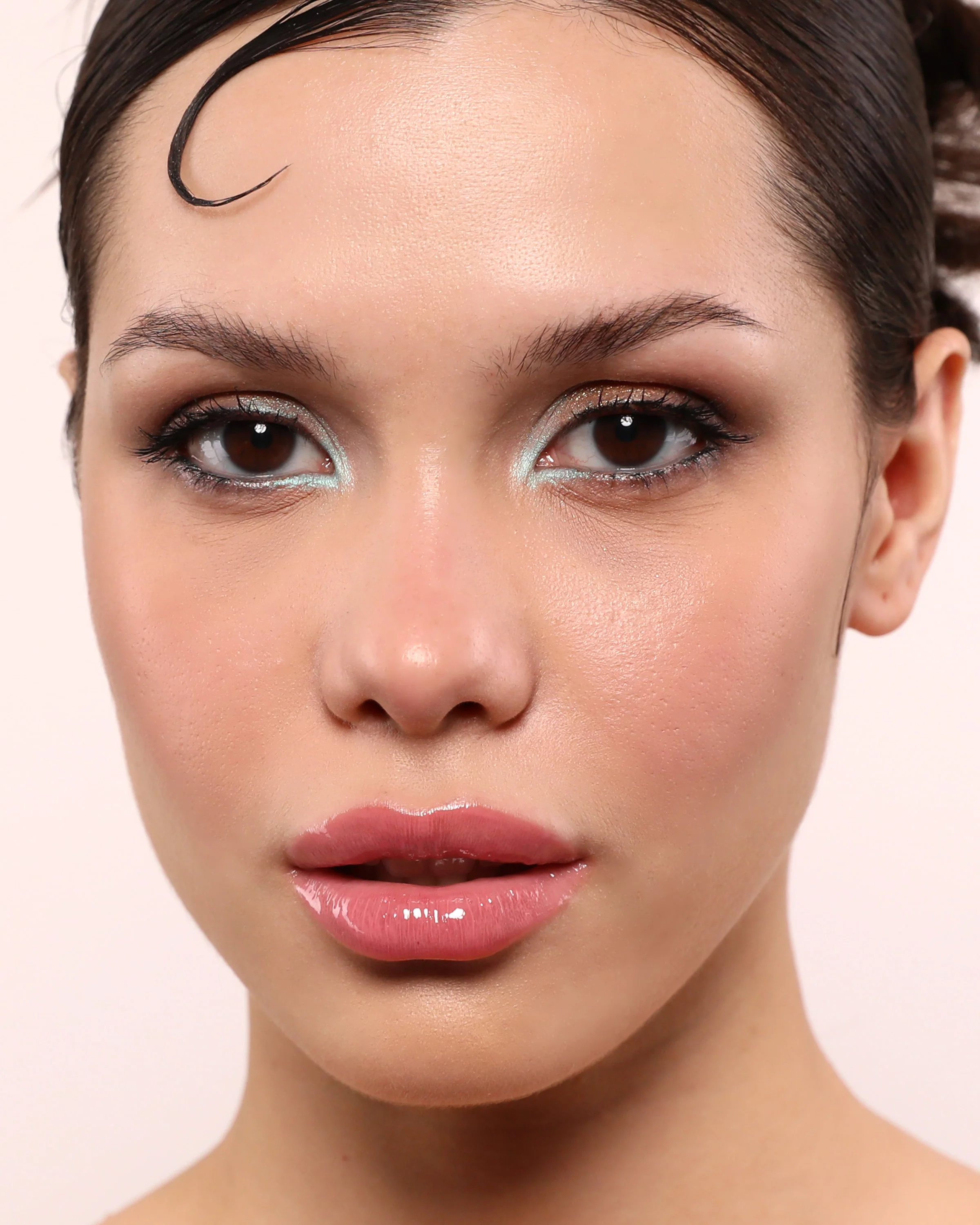 1249-Maxi-Pout-Lip-Gloss-006-Pink-Paradise-3.webp Maxi Pout Lip Gloss (006, Pink Paradise)