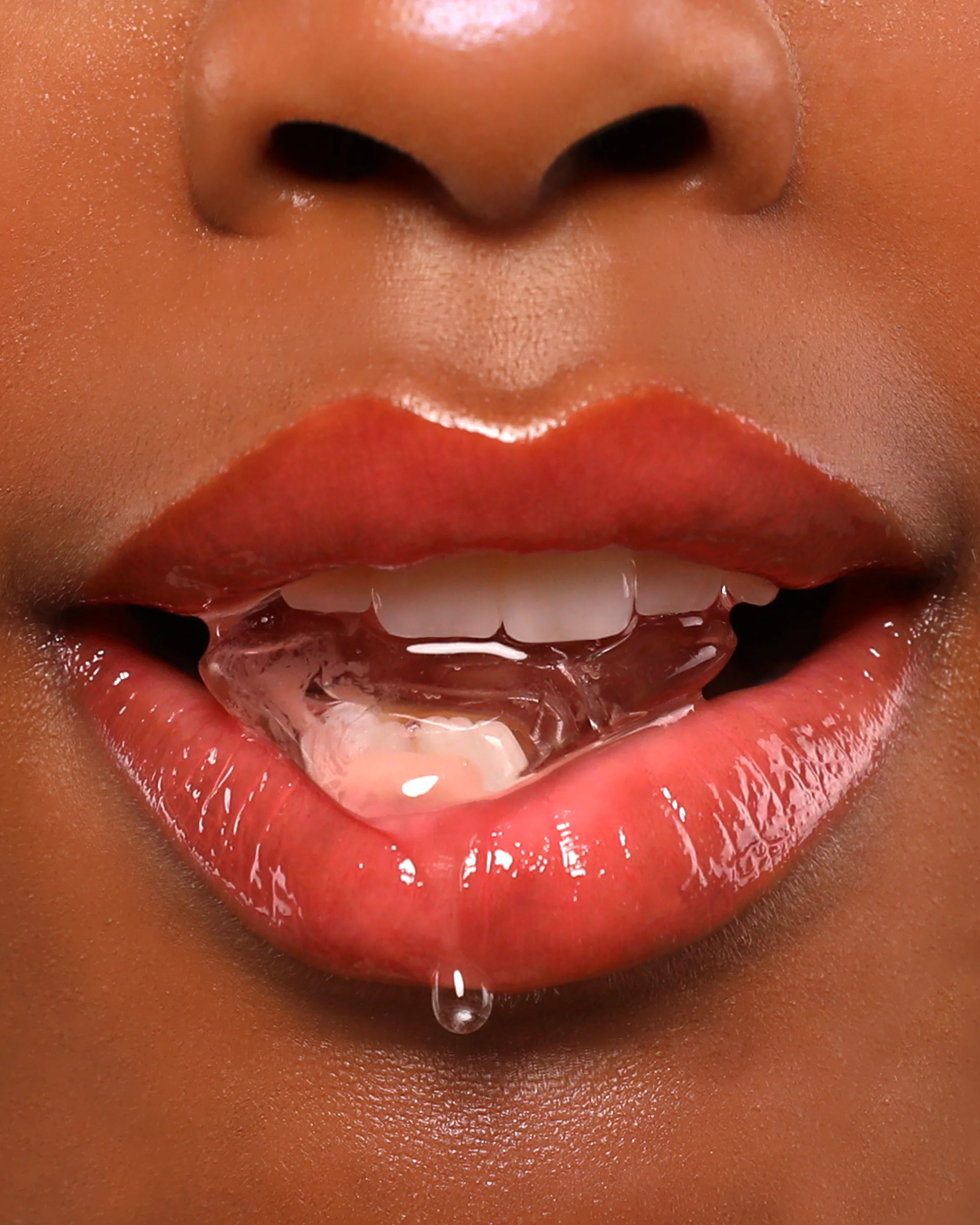 1252-Maxi-Pout-Lip-Gloss-009-Call-me-back-4.webp Maxi Pout Lip Gloss (009, Call me back)