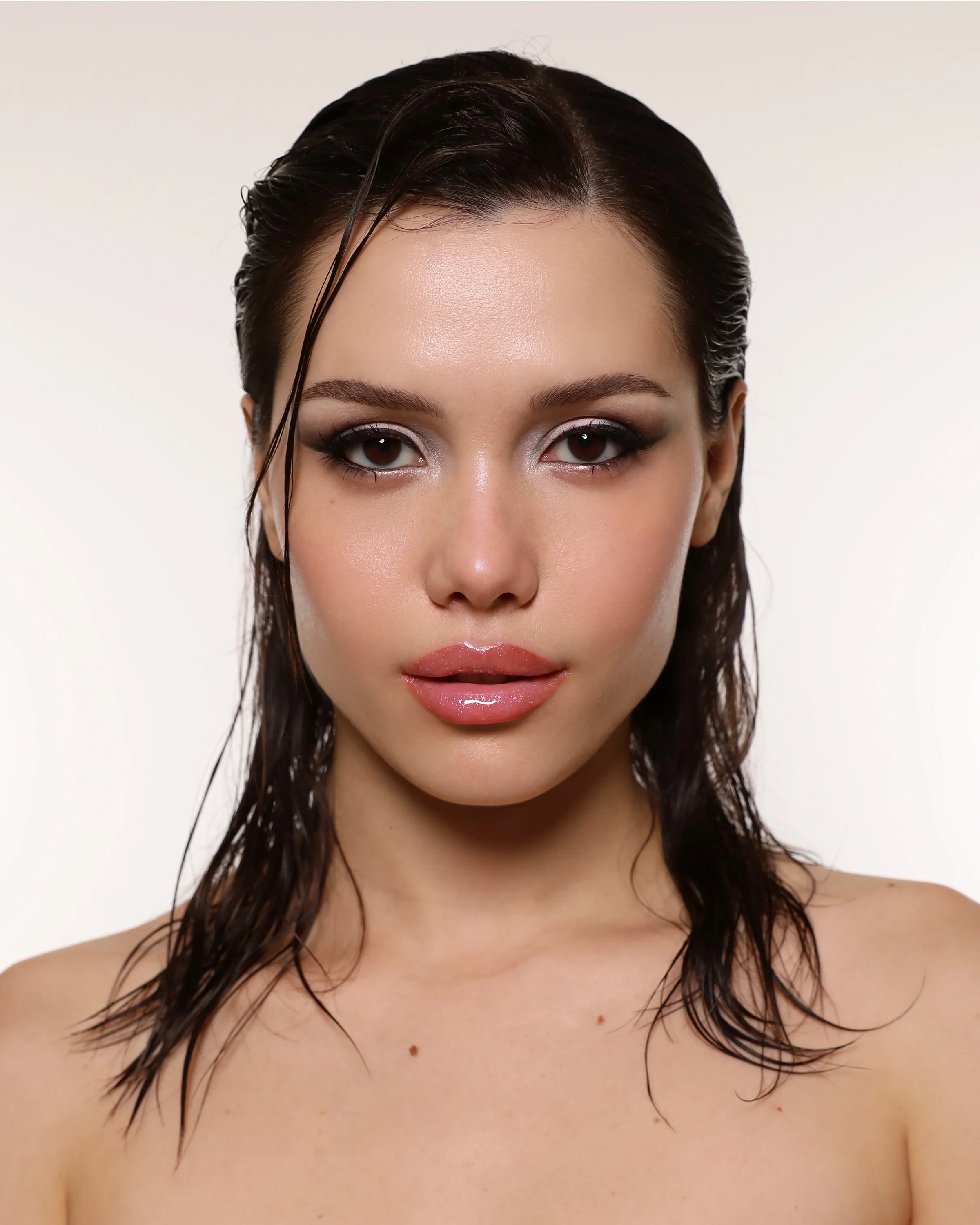 1256-Starshine-Lip-Gloss-002-Wild-for-you-3.webp Starshine Lip Gloss (002, Wild for you)