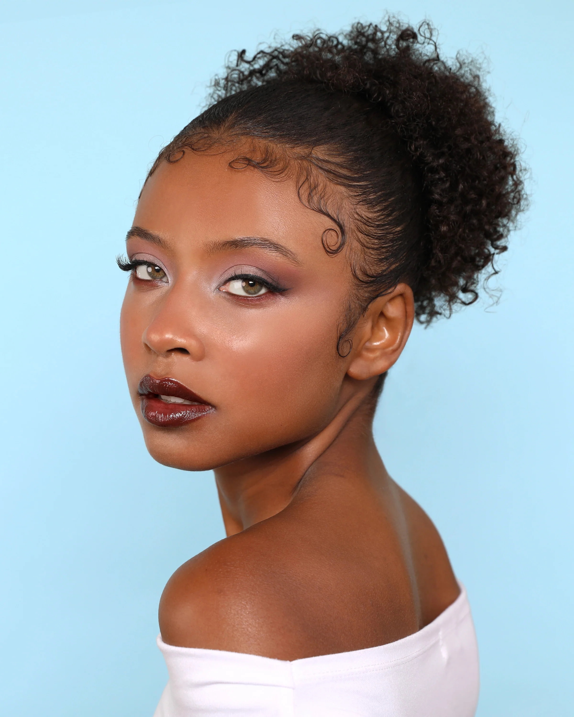 191-Chic-Satin-Lipstick-007-Inspire-3.webp Chic Satin Lipstick (007, Inspire)