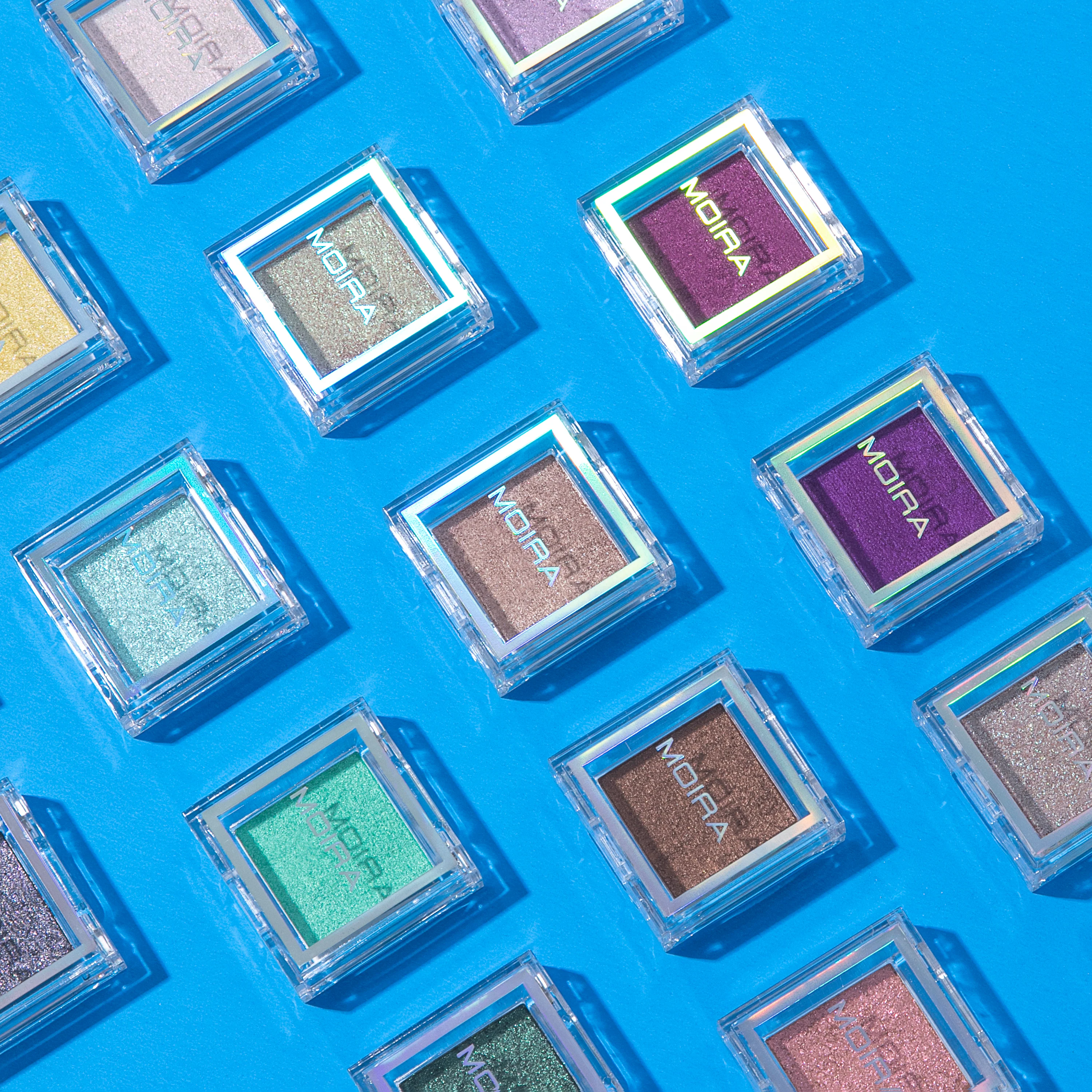 390-Lucent-Cream-Shadow-011-Saturn-3.webp Lucent Cream Shadow (011, Saturn)