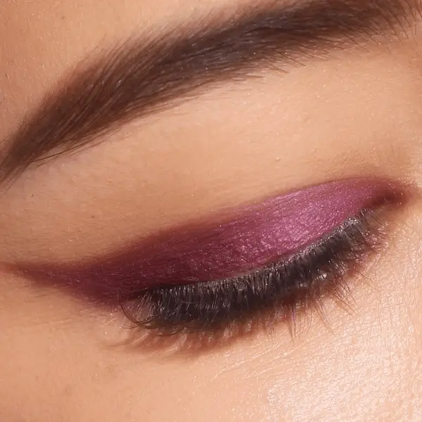 471-Statement-Shimmer-Liner-007-Metallic-Plum-3.webp Statement Shimmer Liner (007, Metallic Plum)