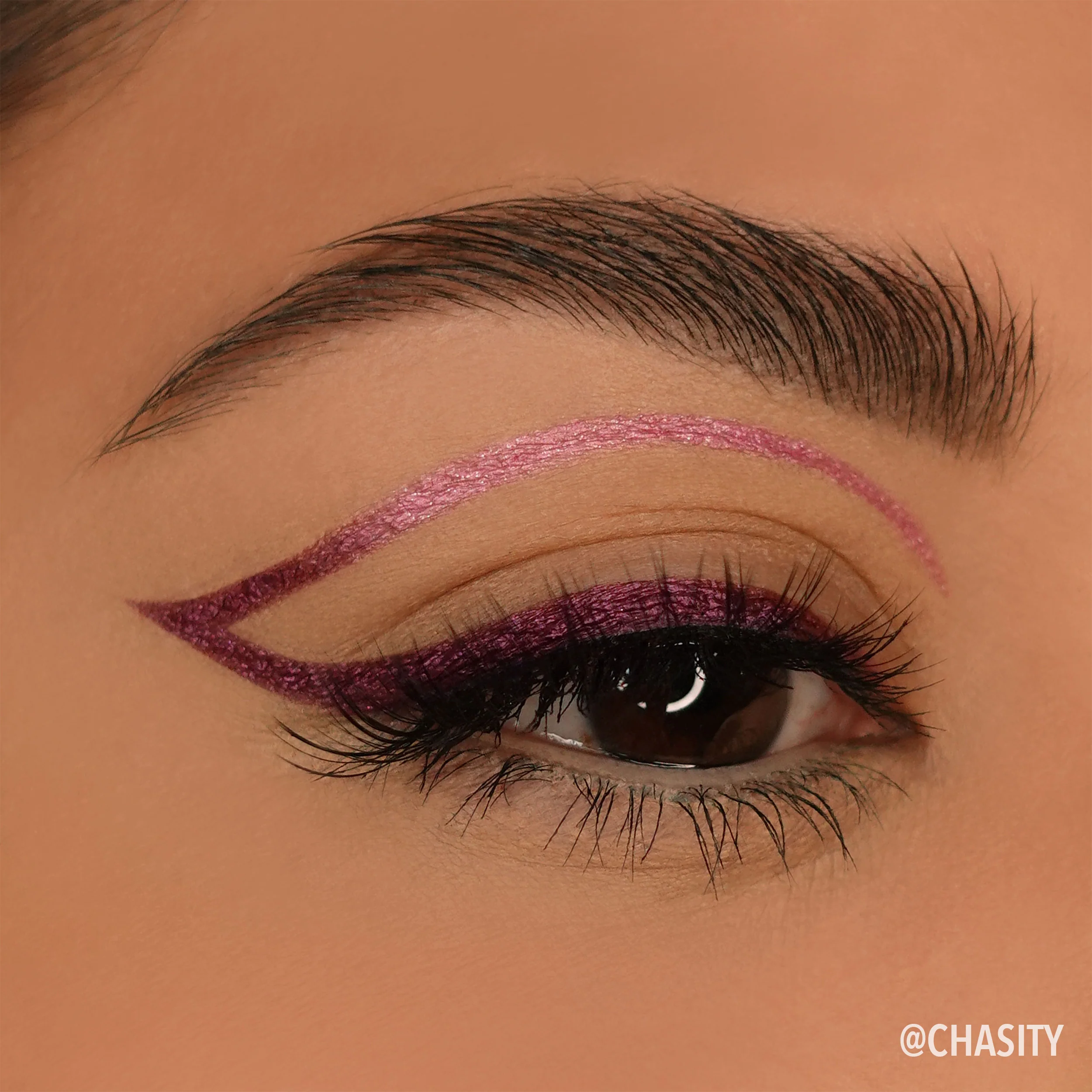 471-Statement-Shimmer-Liner-007-Metallic-Plum-6.webp Statement Shimmer Liner (007, Metallic Plum)