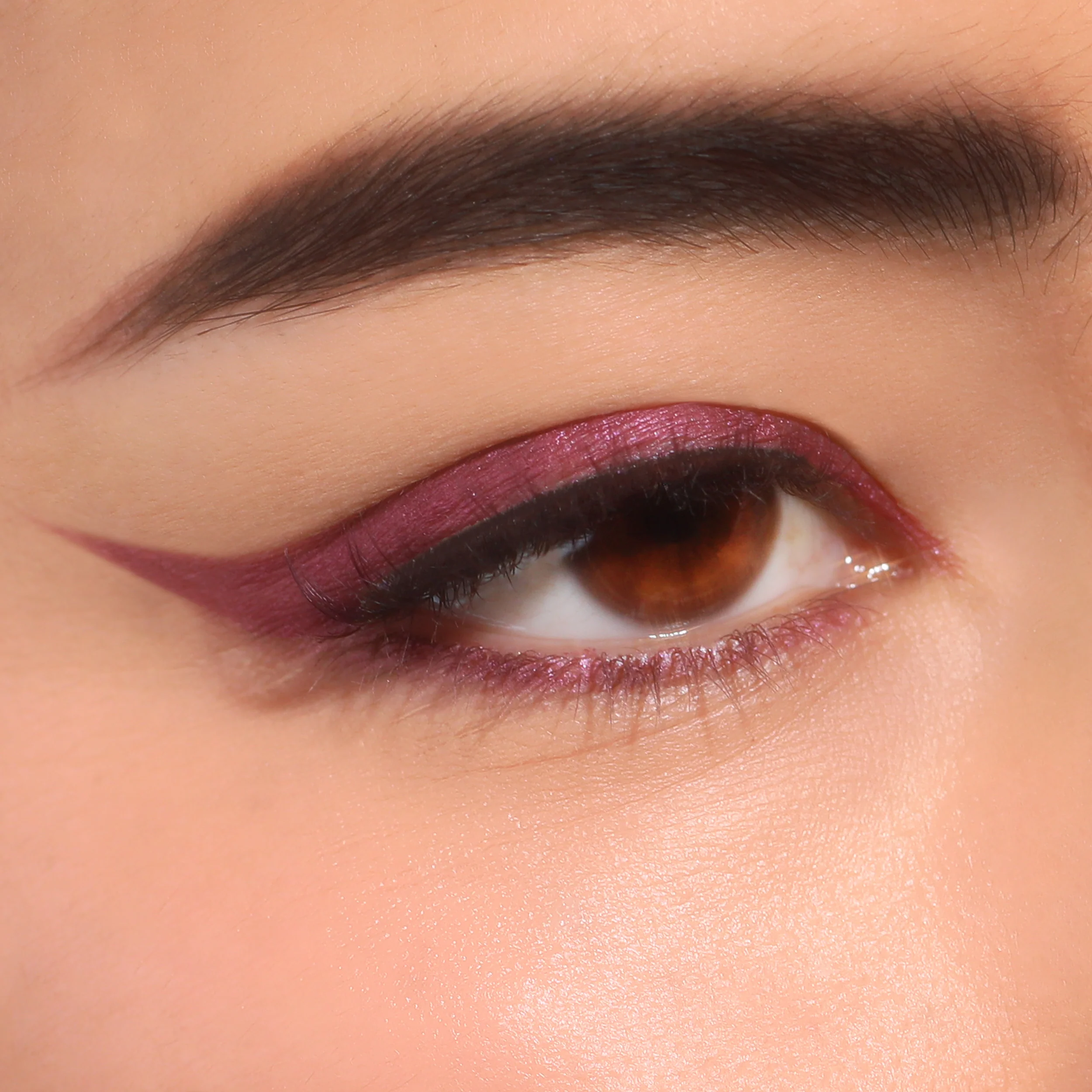 471-Statement-Shimmer-Liner-007-Metallic-Plum-7.webp Statement Shimmer Liner (007, Metallic Plum)