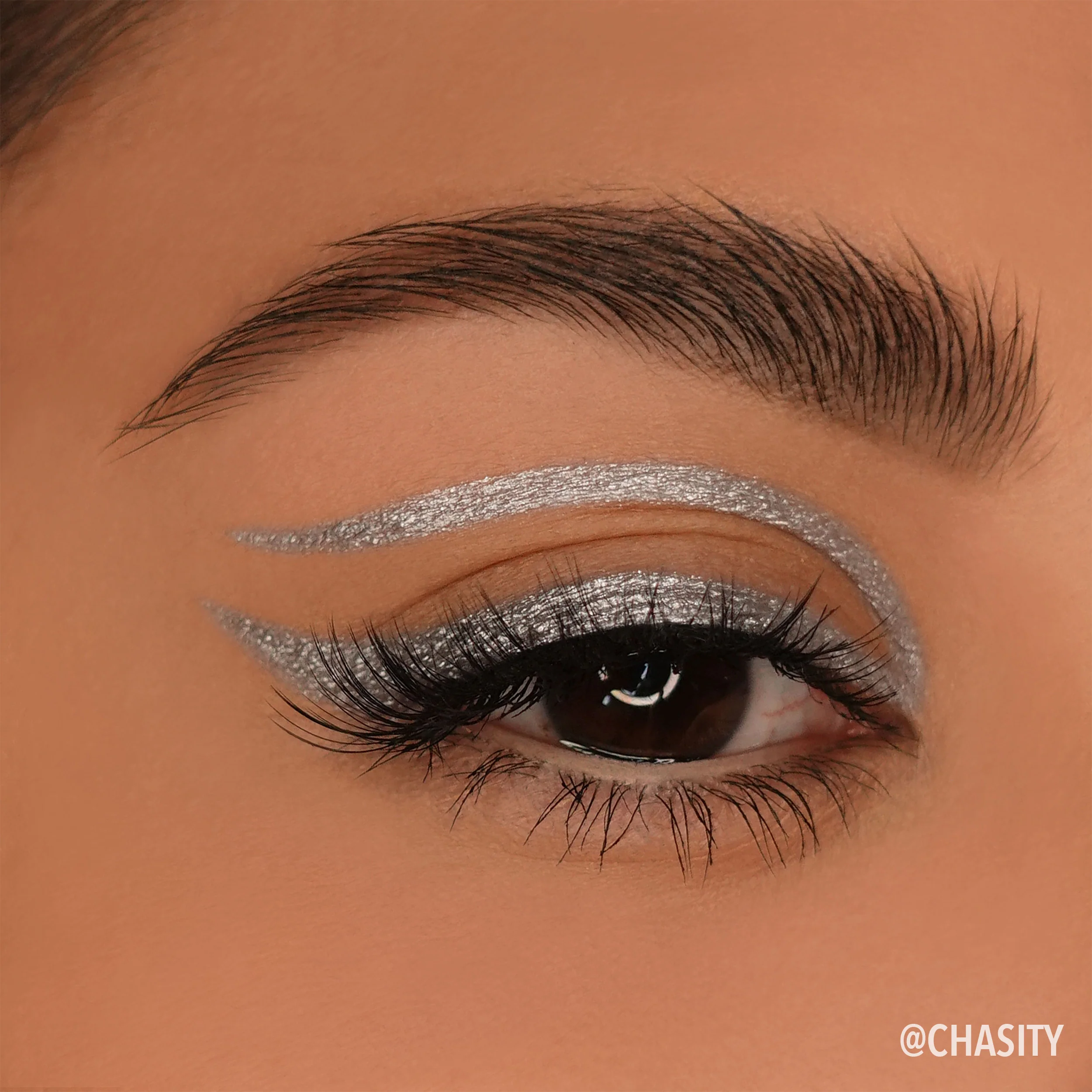 473-Statement-Shimmer-Liner-009-Silver-6.webp Statement Shimmer Liner (009, Silver)