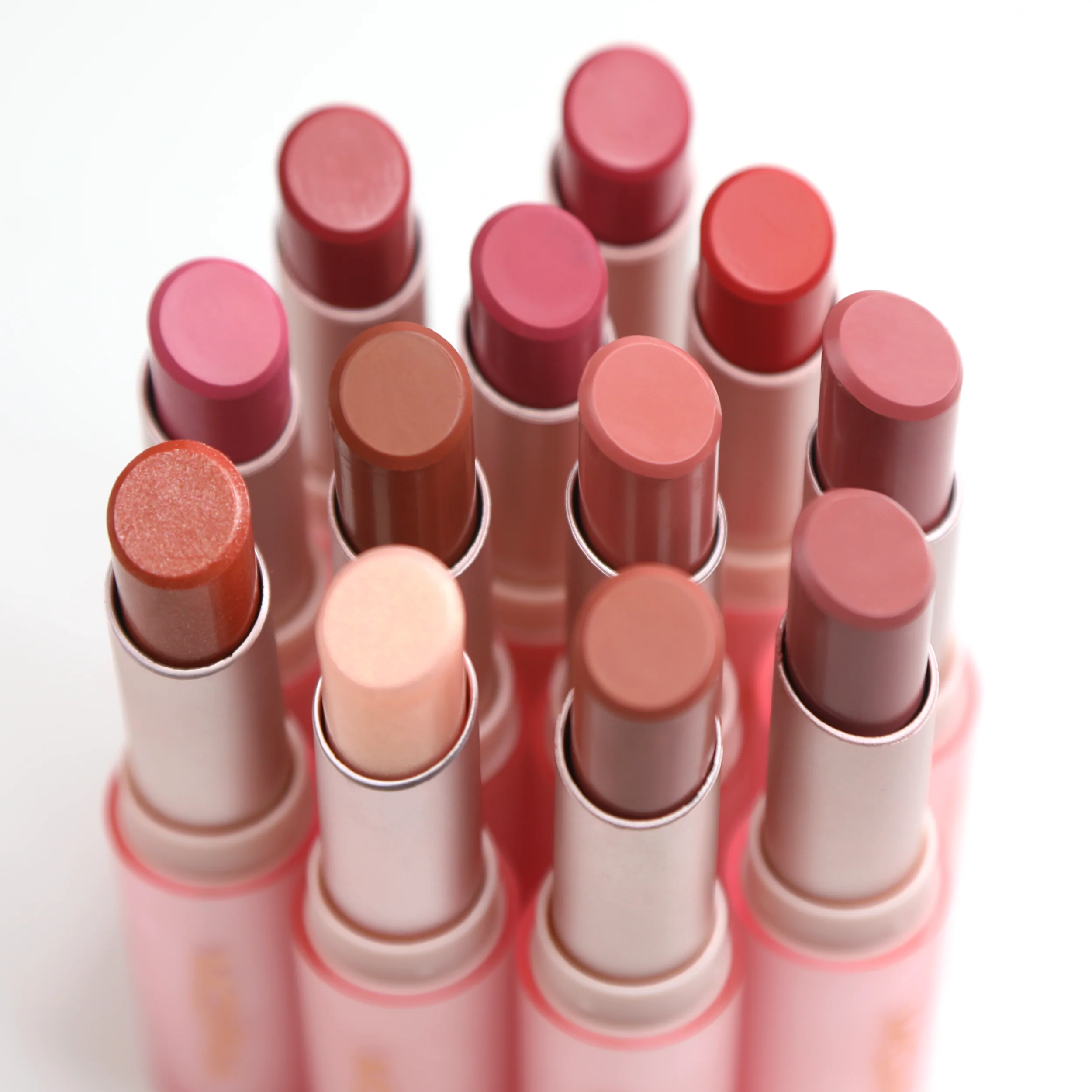 51-Signature-Lipstick-013-Dazzling-Peach-5.webp Signature Lipstick (013, Dazzling Peach)