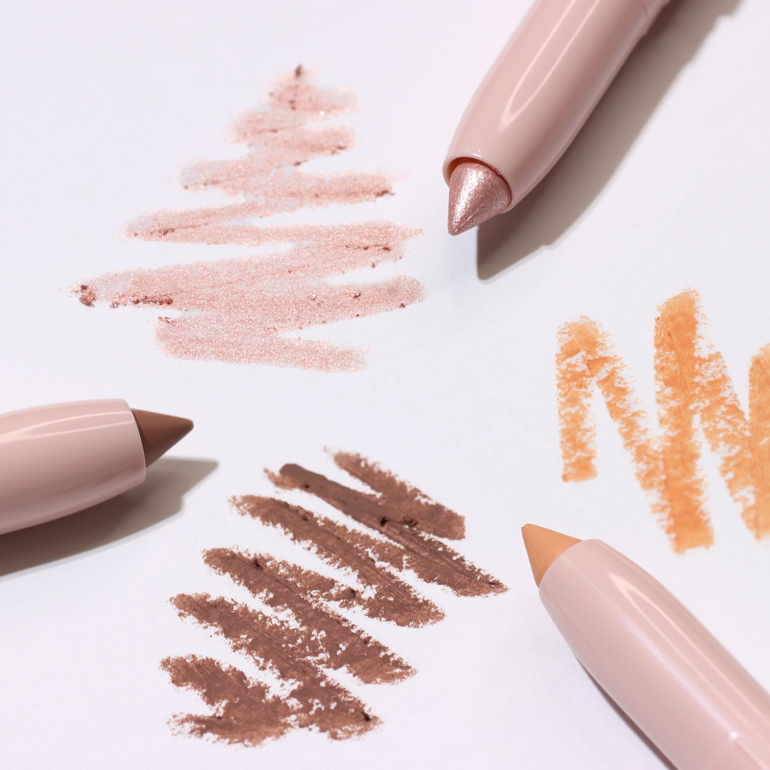 618-At-Glance-Stick-Shadow-006-Sparkling-Pink-5.webp At Glance Stick Shadow (006, Sparkling Pink)