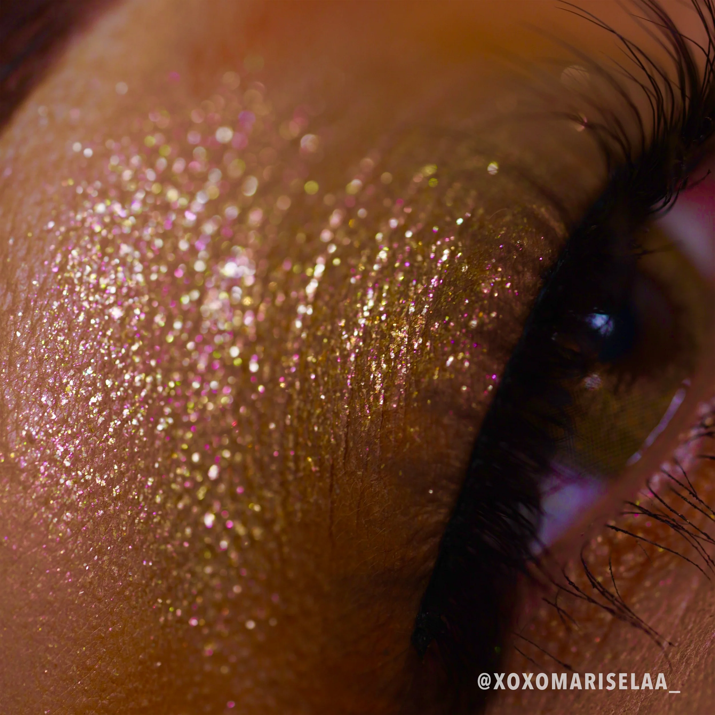 627-Diamond-Daze-Liquid-Shadow-015-Sending-Me-3.webp Diamond Daze Liquid Shadow (015, Sending Me)