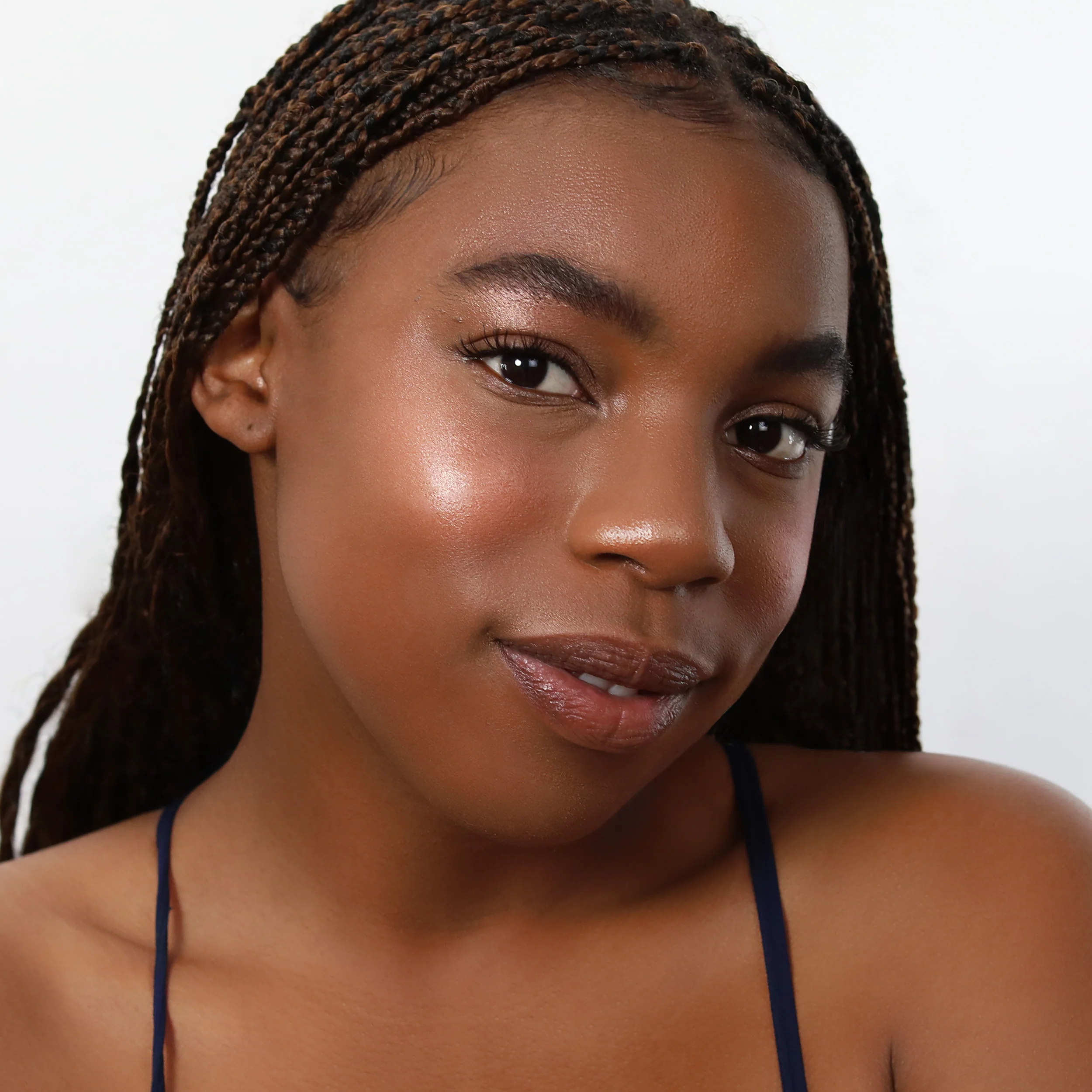 718-Glow-Show-Liquid-Highlighter-005-Rose-Royal-4.webp Glow Show Liquid Highlighter (005, Rosé Royal)