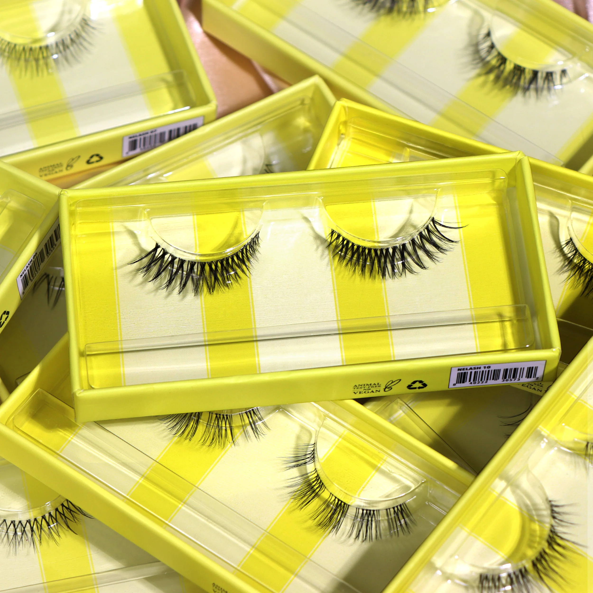 925-Natural-Effect-Bionic-Vegan-Faux-Lashes-014-ILY-4.webp Natural Effect Bionic Vegan Faux Lashes (014, ILY)